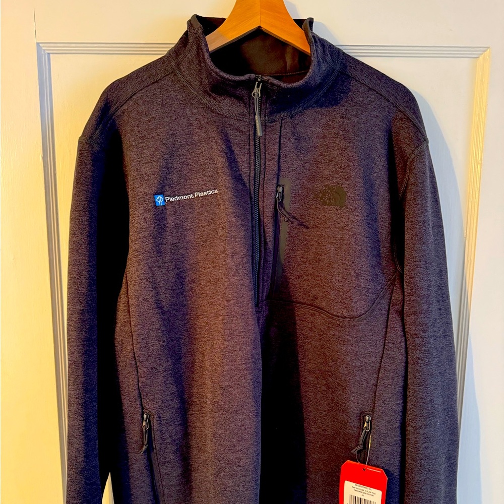 North face fleece pullover dark grey XL new
NFOA7V63DYZ-XL
TNF SKYLINE 1/2 ZIPFL